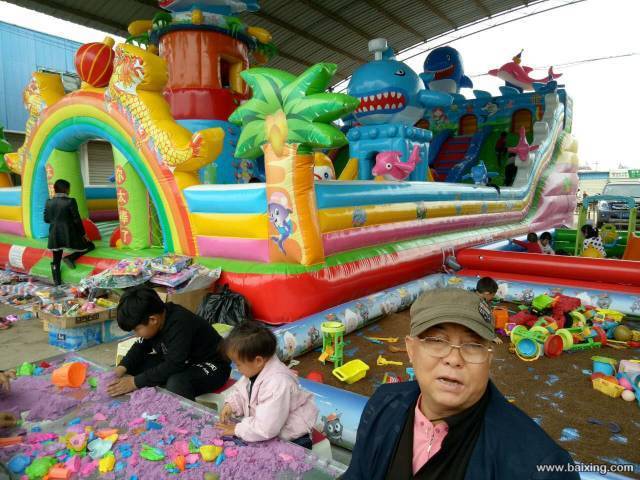 儿童充气蹦蹦床